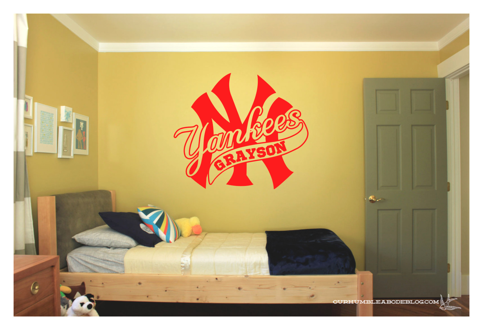 Yankees Custom Name Personalized Wall Decal 25×22″ Choose Your Color