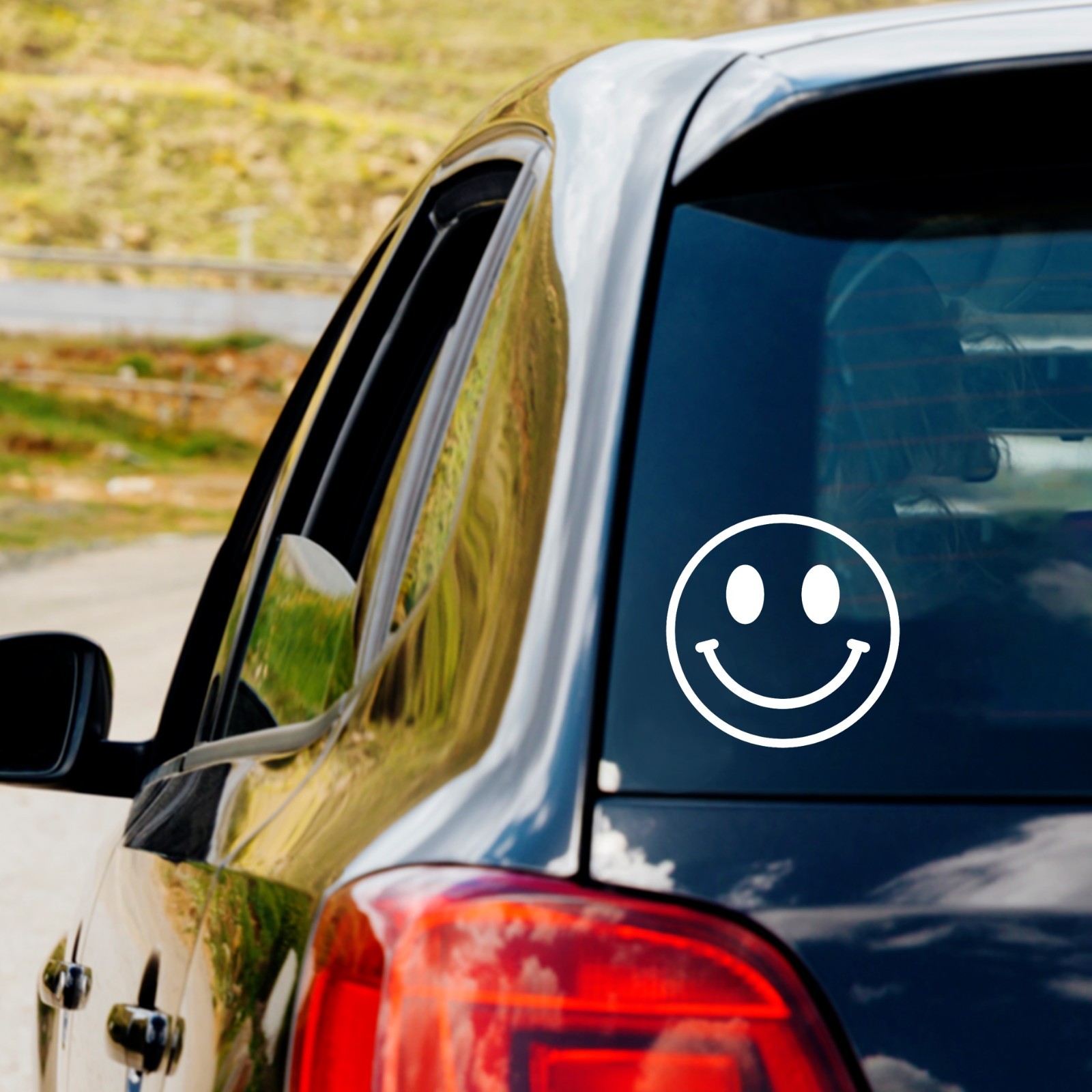 Smiley Face Circle Vinyl Decal Sticker Car Truck Window Bumper Laptop Smile
