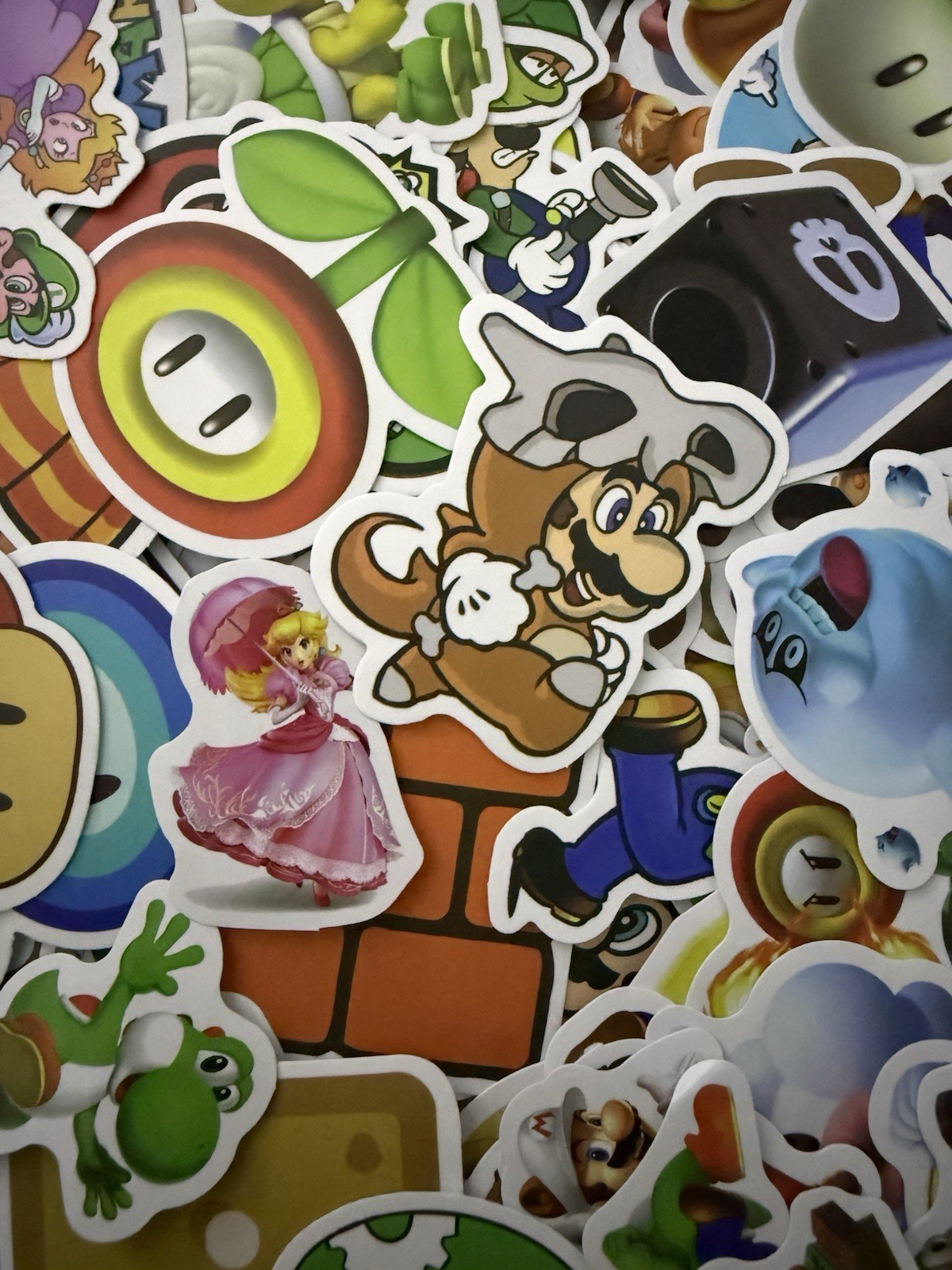 10pcs Random Waterproof Vinyl Stickers Nintendo Super Mario Luggage Phone