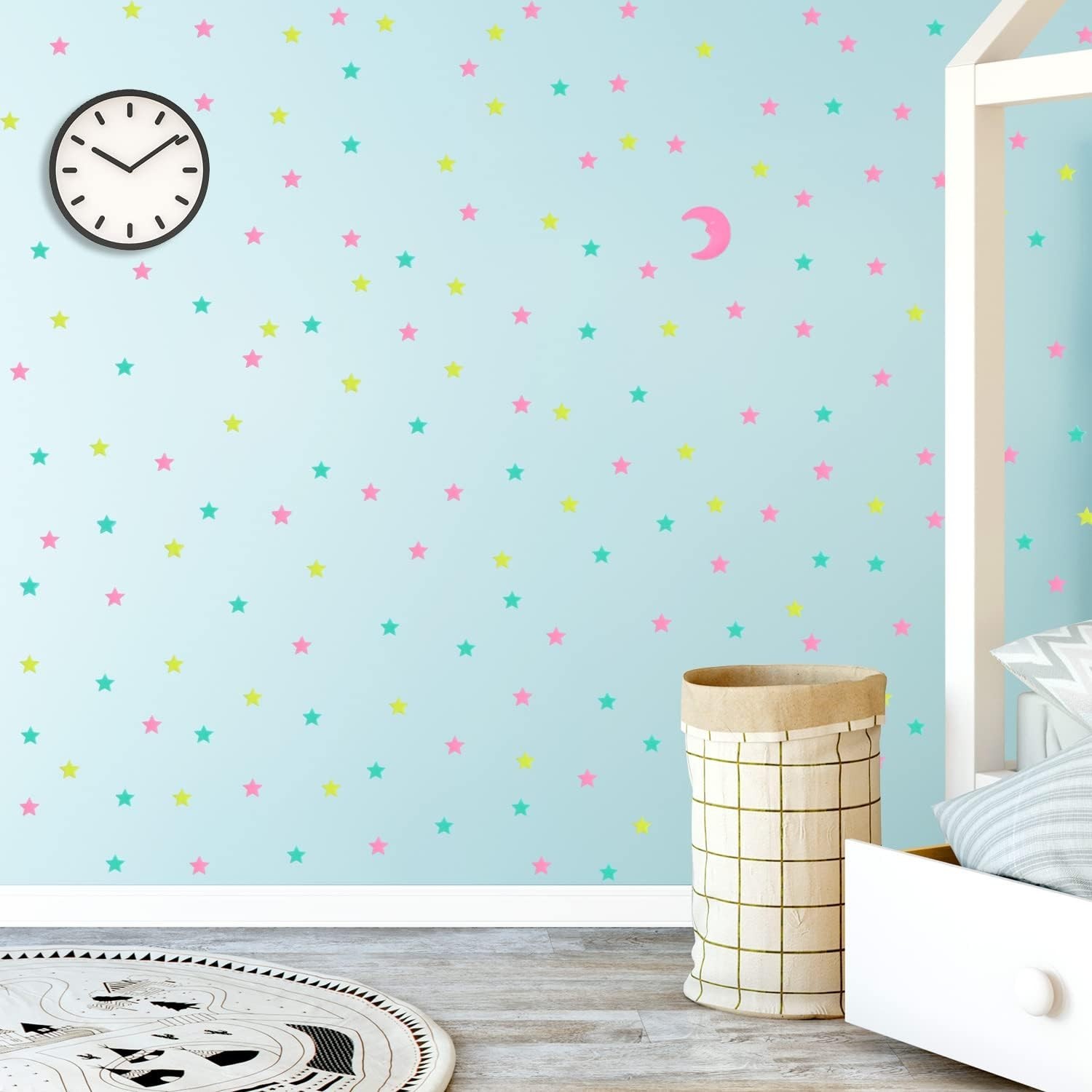 Luminous 200 Star Wall Stickers with Pink Moon for a Calming Kids’ Bedroom Scene