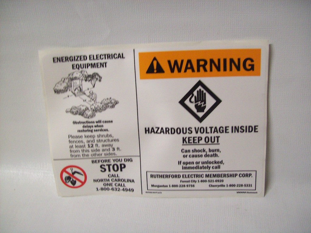Qty of 5 ~ ~ ~Electromark 7″ x 10″ Warning Signs Y1451589