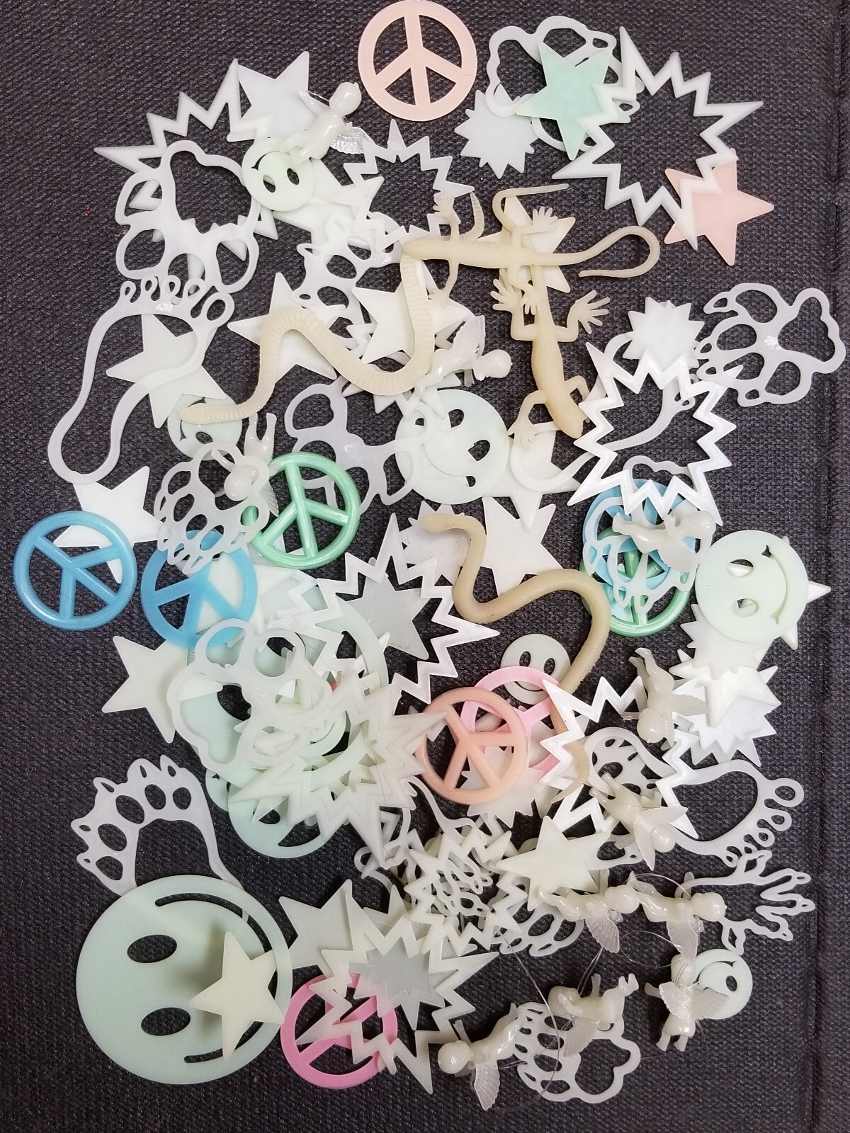 97 Glow-in-the Dark Wall Ceiling Pieces Stars Peace Signs Smiley Faces 1980’s